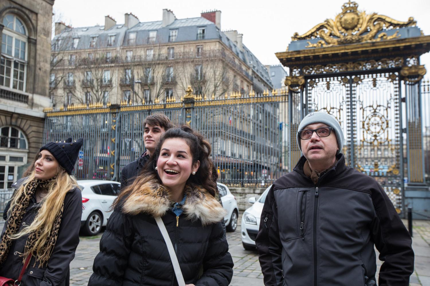 <a href='http://20x.jhhnyb.com'>全球十大赌钱排行app</a>学院法语教授Pascal Rollet带领学生们到巴黎游学.